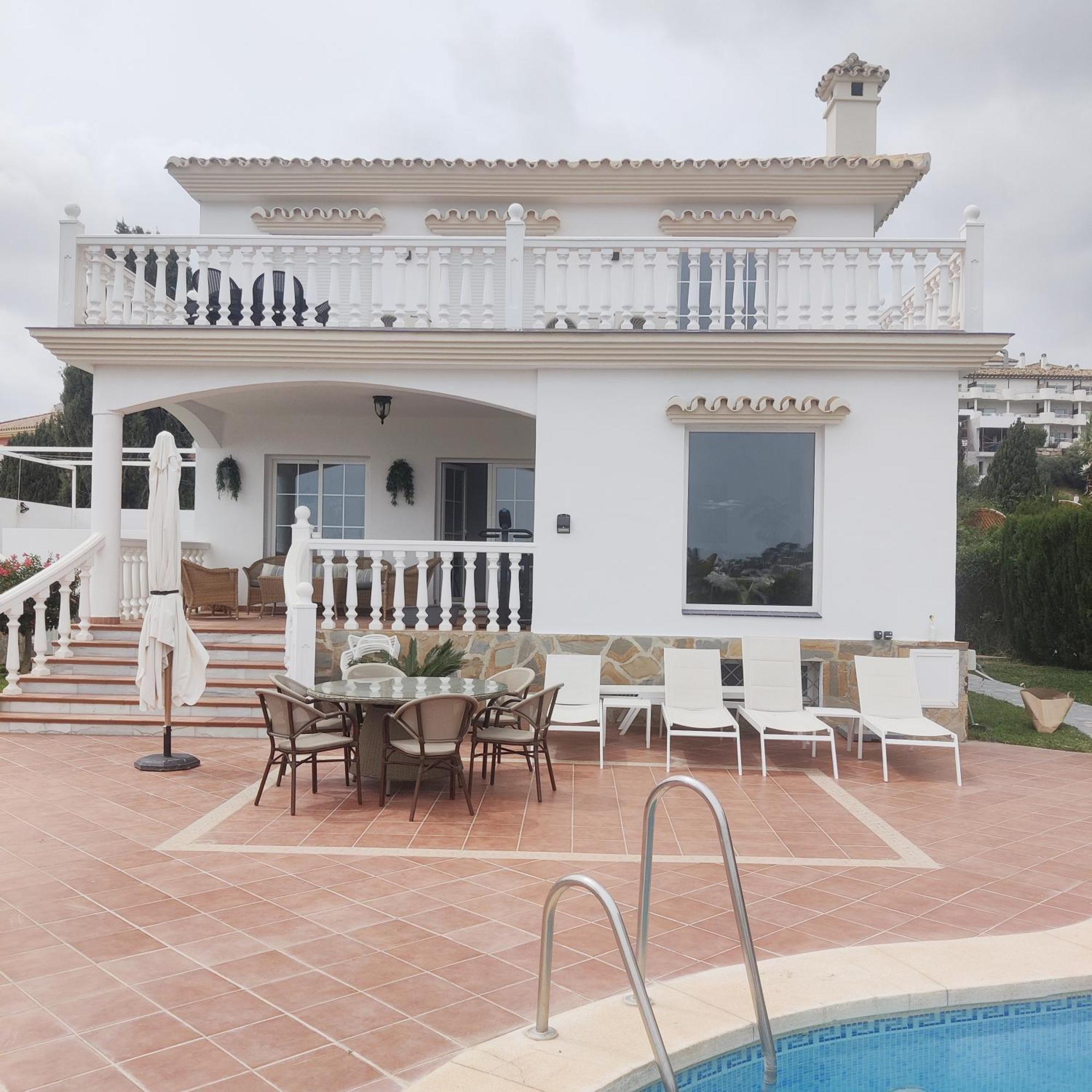 Charming Mansion - Pool - Patio - 5 Bedrooms